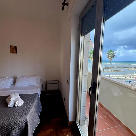 Апартаменты Residenza Nerone Essential Seaside *